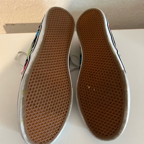 Vans Women’s Tropical Floral Canvas Shoes - Picture 2 of 2